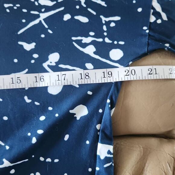 F68 Dark green with white print t-shirt - Picture 9 of 9